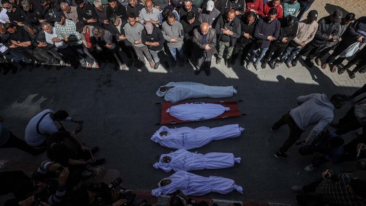 israil-saldirilarinda-hayatini-kaybeden-8-filistinli-son-yolculuguna-ugurlandi-OPzAXYXY.jpg