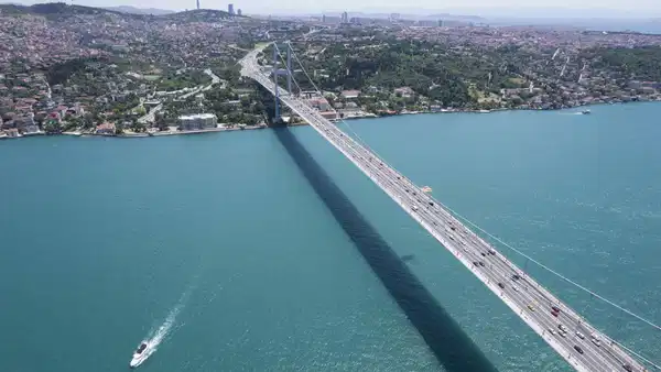 istanbul-bogazinda-gemi-trafigi-cift-yonlu-askiya-alindi-PxTkMaWS.jpg
