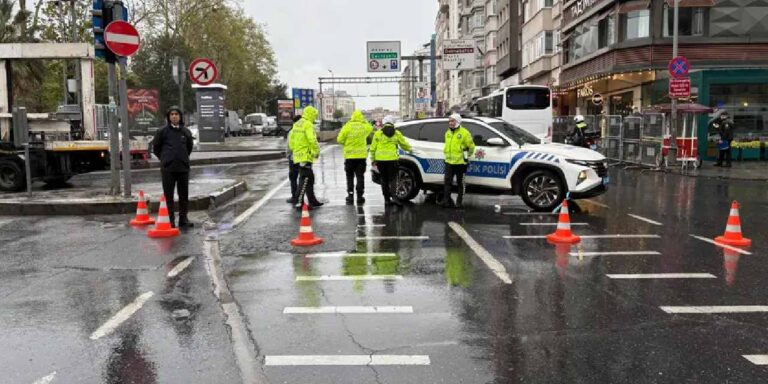 istanbulda-1-mayis-ablukasi-iste-kapatilan-yollar-ve-alternatif-guzergahlar-hlmOxqRz.jpg