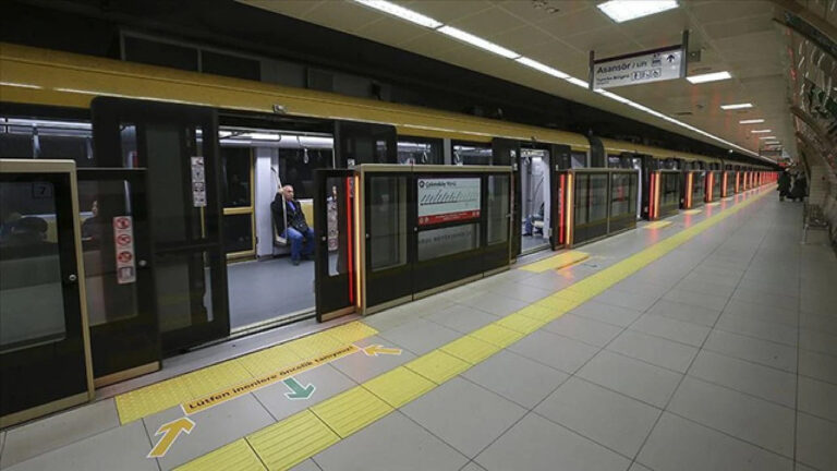 istanbulda-metro-arizasi-m2-ve-m6-hatlarinda-yogunluk-Lqxib6jM.jpg