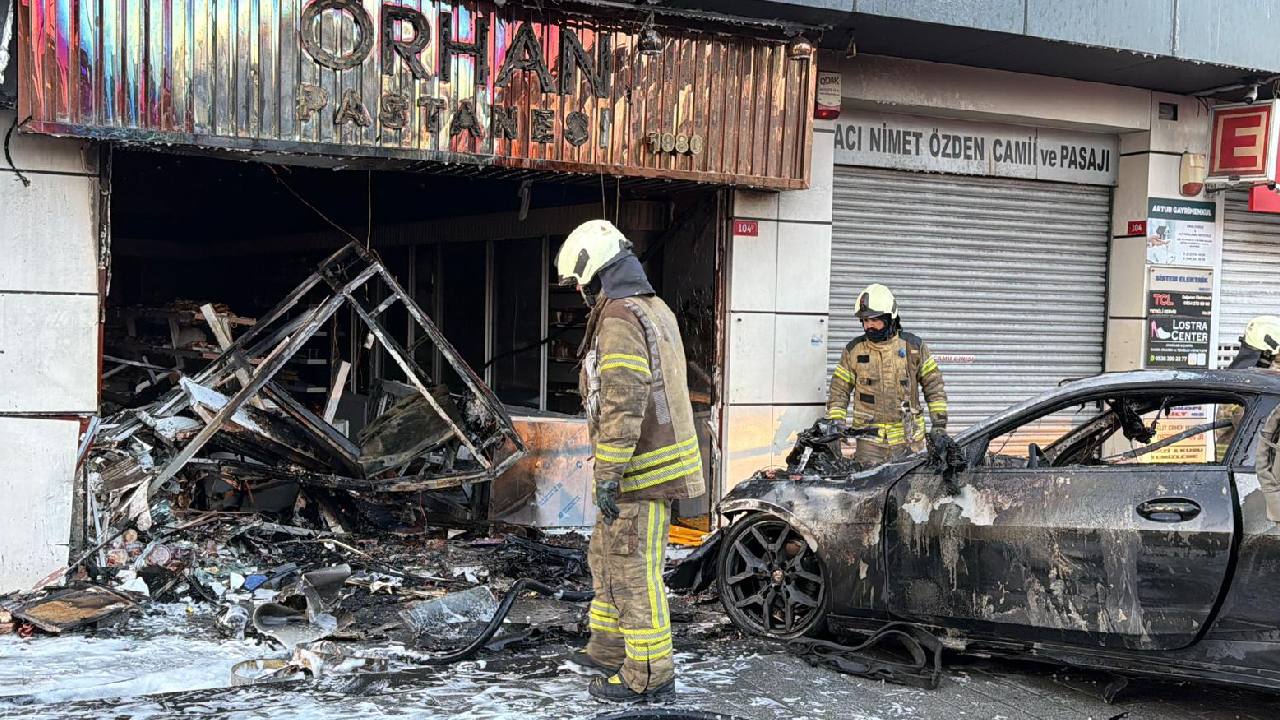 istanbulda-otomobil-is-yerine-girdi-yangin-cikti-yaralilar-var-YA4iJ8GU.jpg