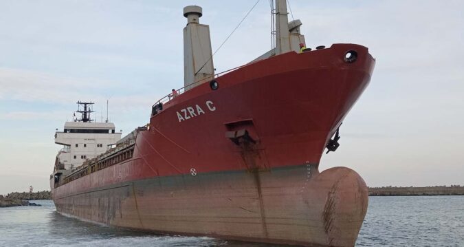 İstanbul’da terk edilen gemiden telsiz çağrısı: Burada öleceğiz