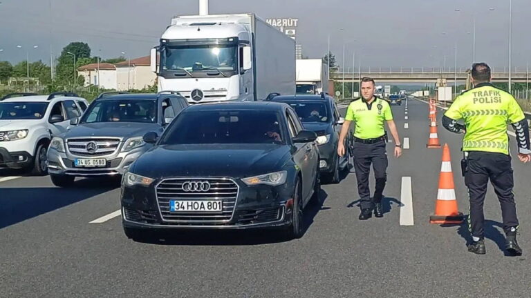 istanbulda-yarin-bazi-yollar-trafige-kapatilacak-HKxniMFT.jpg
