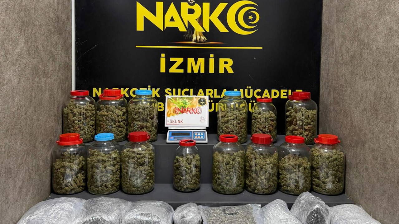 İzmir’de Uyuşturucu Operasyonu: 39 Kilogram Kokain ve 21 Kilogram Skunk Ele Geçirildi