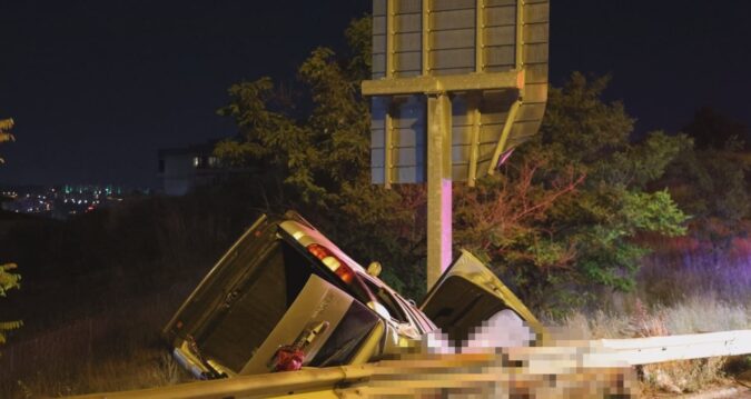 İzmir’de şarampole devrilen hafif ticari araçtaki 2 kişi öldü