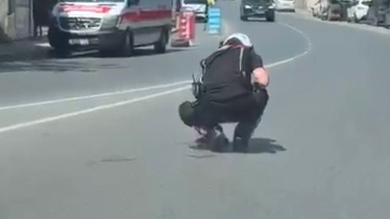 izmirde-trafik-bir-anda-durdu-herkes-ne-oldugunu-merak-etti-polislerin-o-hareketi-alkis-jcL8NVjl.jpg