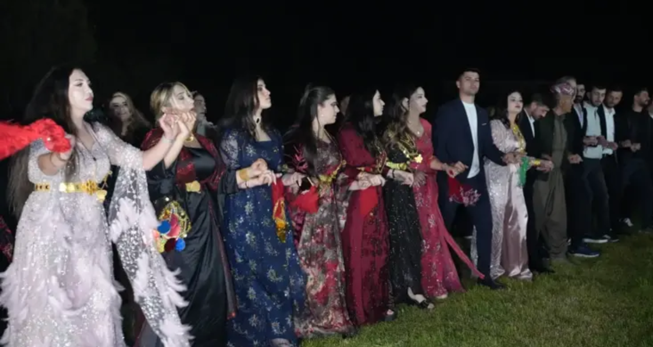 kadinlar-asiretin-yasagini-dinlemedi-halay-basina-gecti-sw5dXiGV.jpg