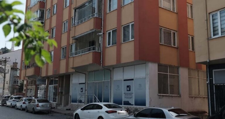 kenti-sarsan-olay-genc-kiz-universite-hocasinin-elinden-kurtulmak-icin-balkondan-ciplak-atladi-uWzli7hY.jpg
