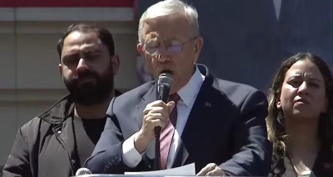 Kılıçdaroğlu’nun aday göstereceği iddia edilmişti: Mansur Yavaş, Özgür Özel’in yanında