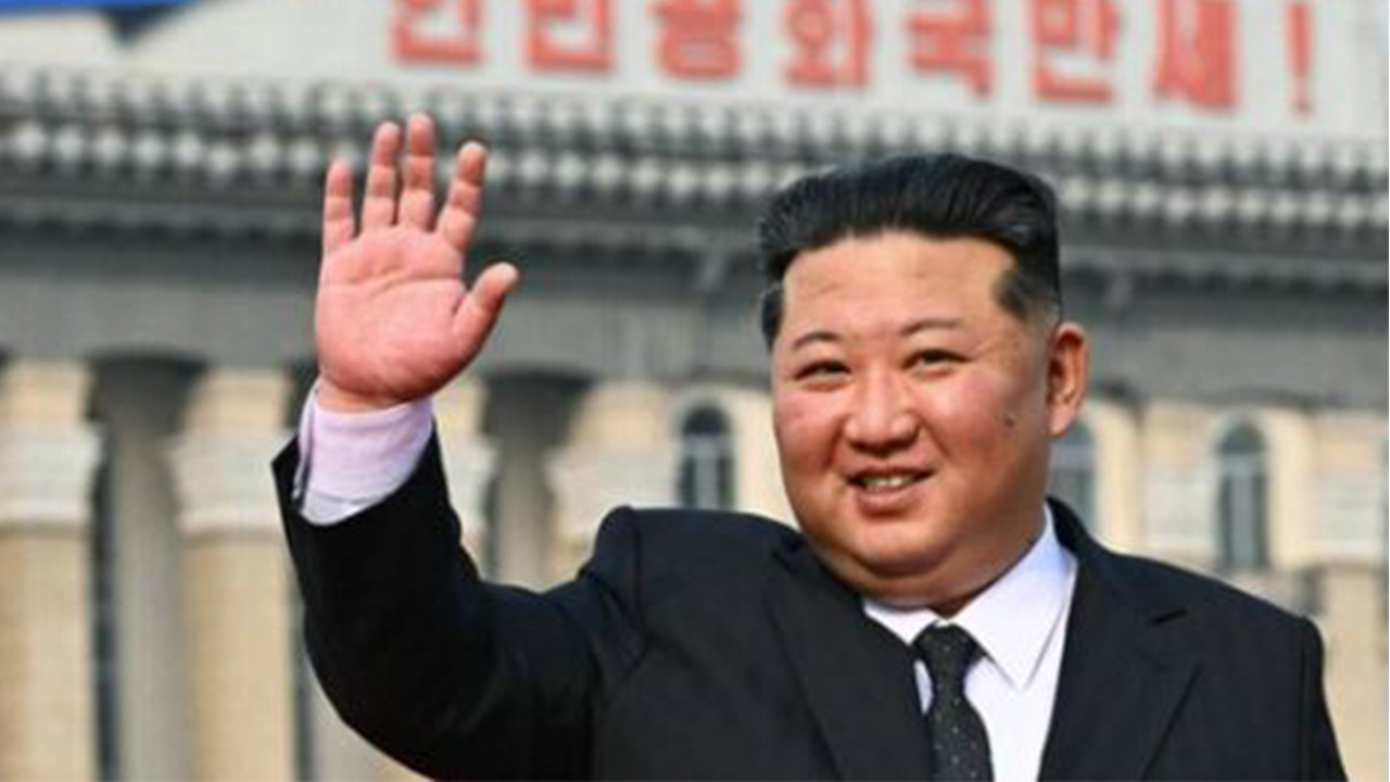 kim-jong-un-muhimmat-fabrikasinda-155-milimetrelik-kendi-gudumlu-devler-geliyor-XrNquNG6.jpg