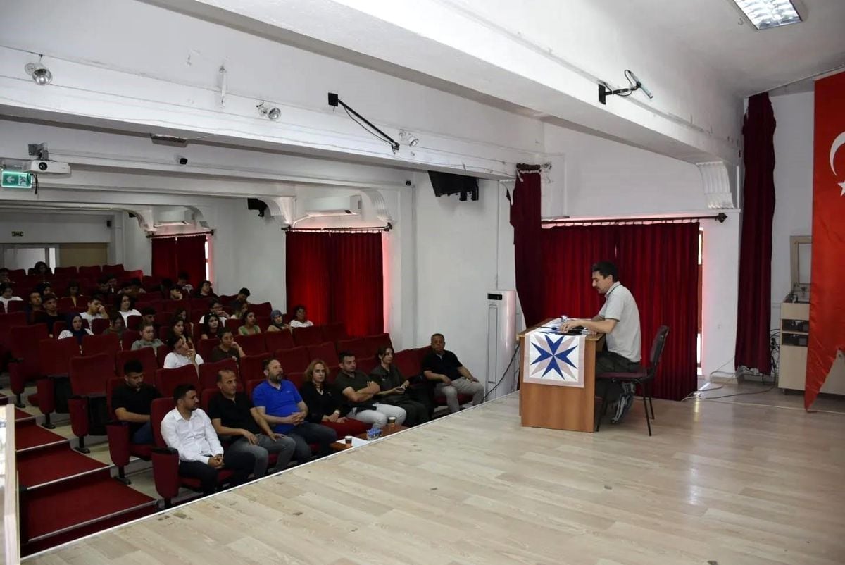 Köyceğiz'de Üniversite Öğrencileri Sektör Uzmanlarıyla Bir Araya Geldi
