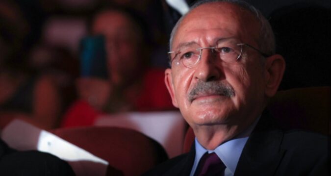 ‘Kurultayda adayım’ diyemedi ama ‘Kahraman Kemal’ afişleri bastırmaya başladı