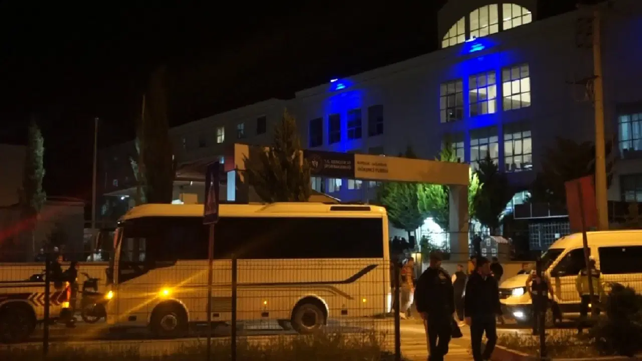 kyk-yurdunda-kimyasal-tepkime-panigi-ogrenciler-tahliye-edildi-G4OtvCjU.jpg
