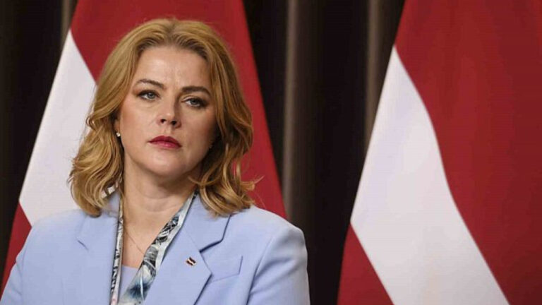 letonyada-koalisyon-depremi-basbakan-istifa-etti-hY31vPtC.jpg