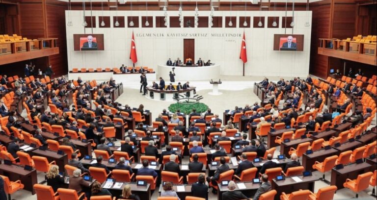 madem-okulda-siddet-var-avrupayi-gezelim-CSZvSbdO.jpg