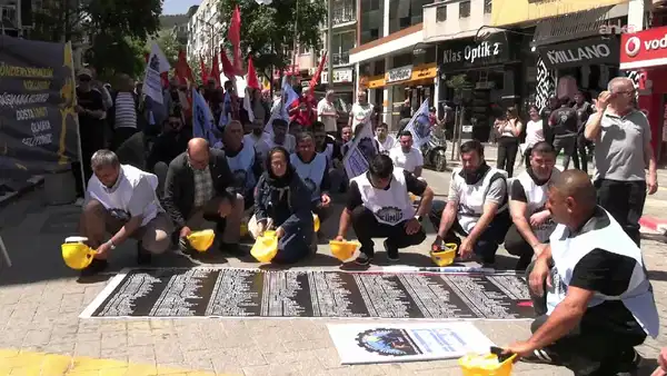 madencilerden-soma-yuruyusu-301-emekci-ile-beraber-adaleti-de-topraga-gomduk-ubtAGIqD.jpg