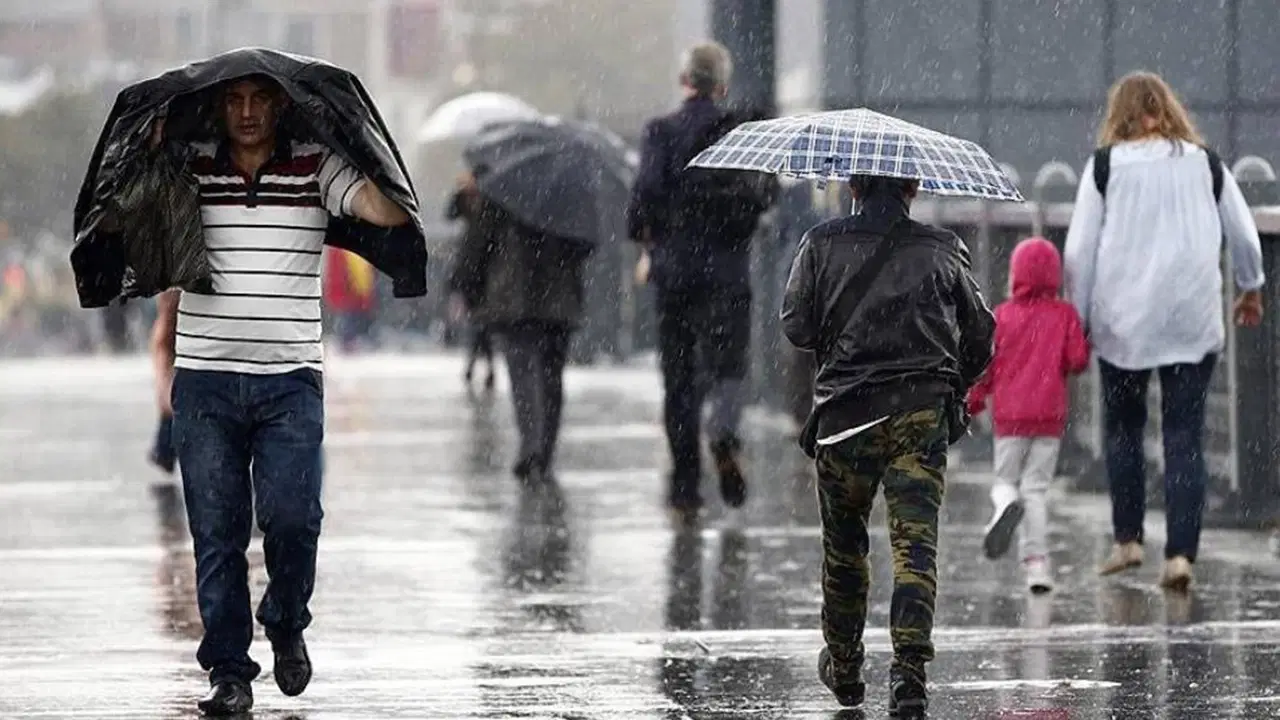 meteoroloji-yarini-isaret-etti-istanbul-dahil-10-il-icin-gok-gurultulu-saganak-alarmi-ALkZknnm.jpg