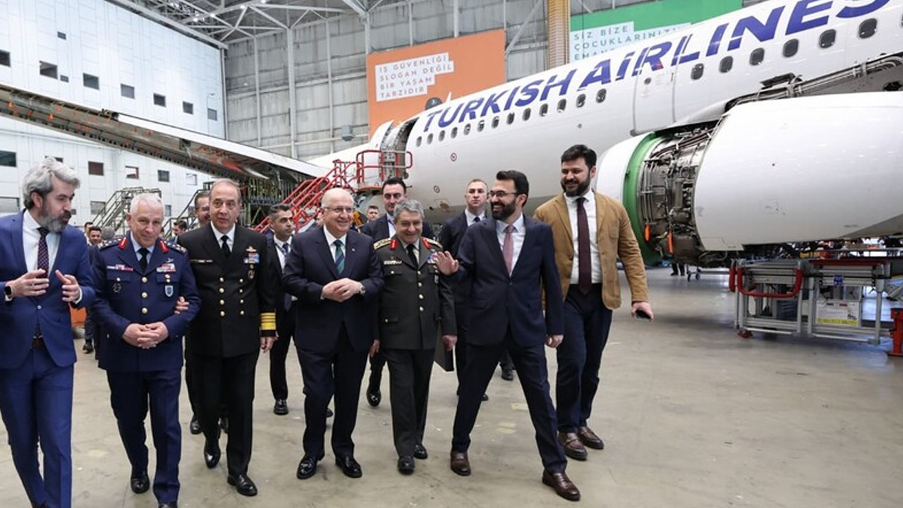 milli-savunma-bakani-gulerden-saha-2026-gorusmesi-jmVLvr5s.jpg