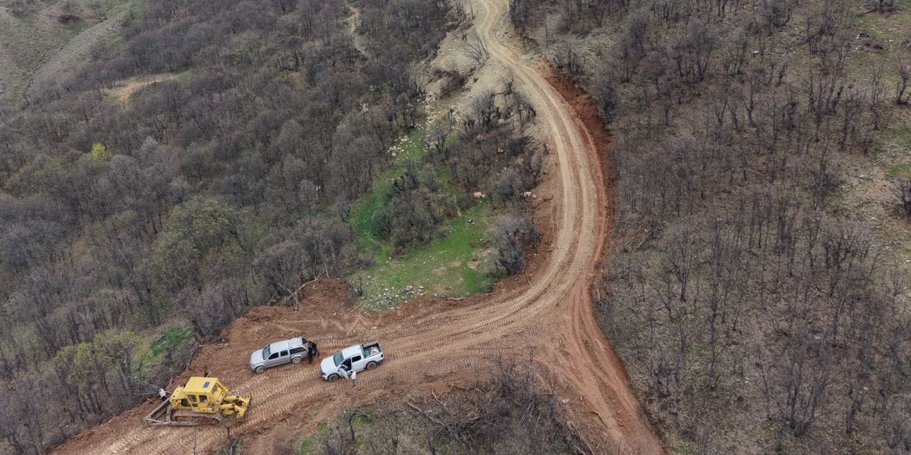 munzur-cayi-kopruyu-yikti-mezra-icin-yeni-yol-aciliyor-94cqcqMR.jpg