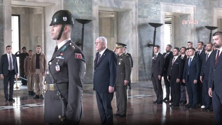 musavat-dervisoglu-partisinin-genclik-kollariyla-anitkabiri-ziyaret-etti-muTDWLG9.jpg