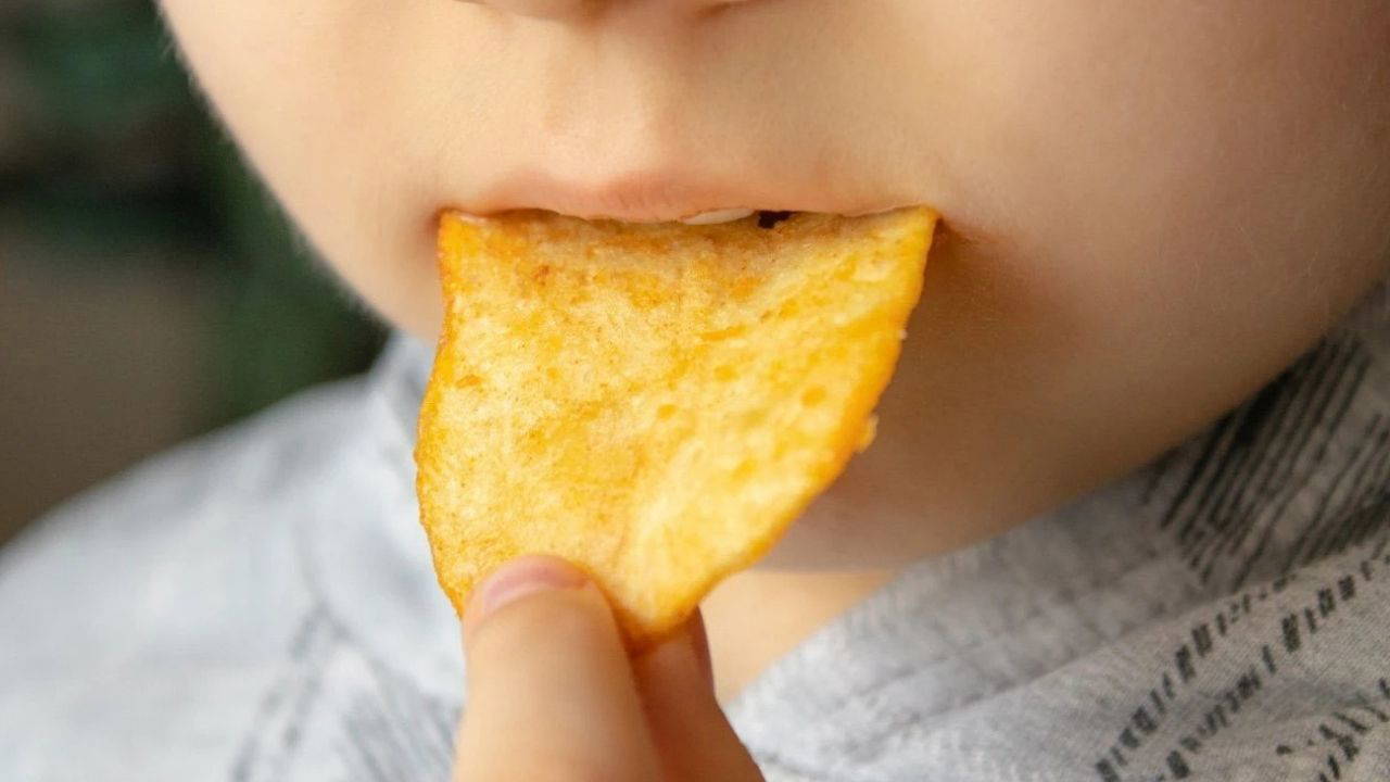 mutfaktaki-sinsi-tehlike-gunde-bir-paket-cips-demans-riskini-tetikliyor-9lGGJqZa.jpg