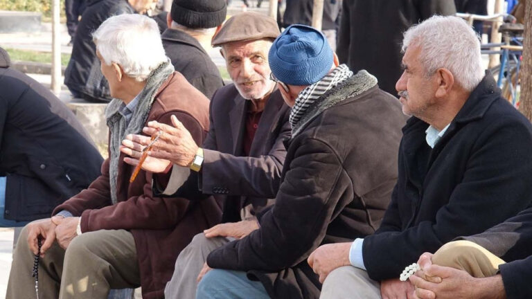 o-belediye-dugmeye-basti-emeklilere-5-bin-tl-bayram-destegi-uF41eaKq.jpg