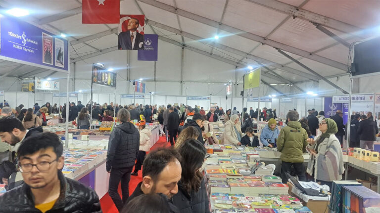 orduda-kultur-sanat-soleni-6-edebiyat-ve-kitap-gunleri-kapilarini-acti-KisPcFY4.jpg