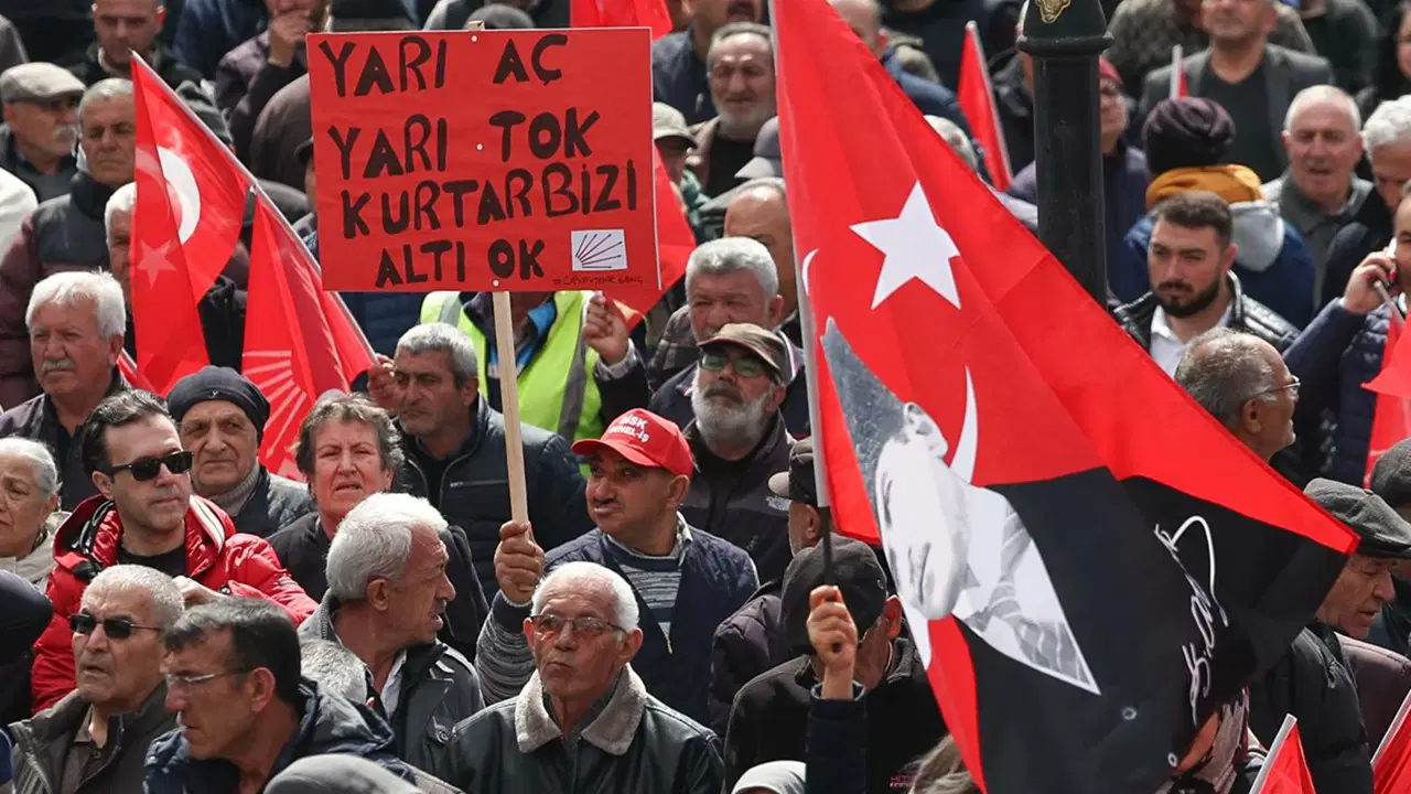 ozgur-ozel-ak-parti-perisan-olur-demisti-akpli-hukukculardan-chpye-kapatma-davasi-cagrisi-LS3waKfK.jpg