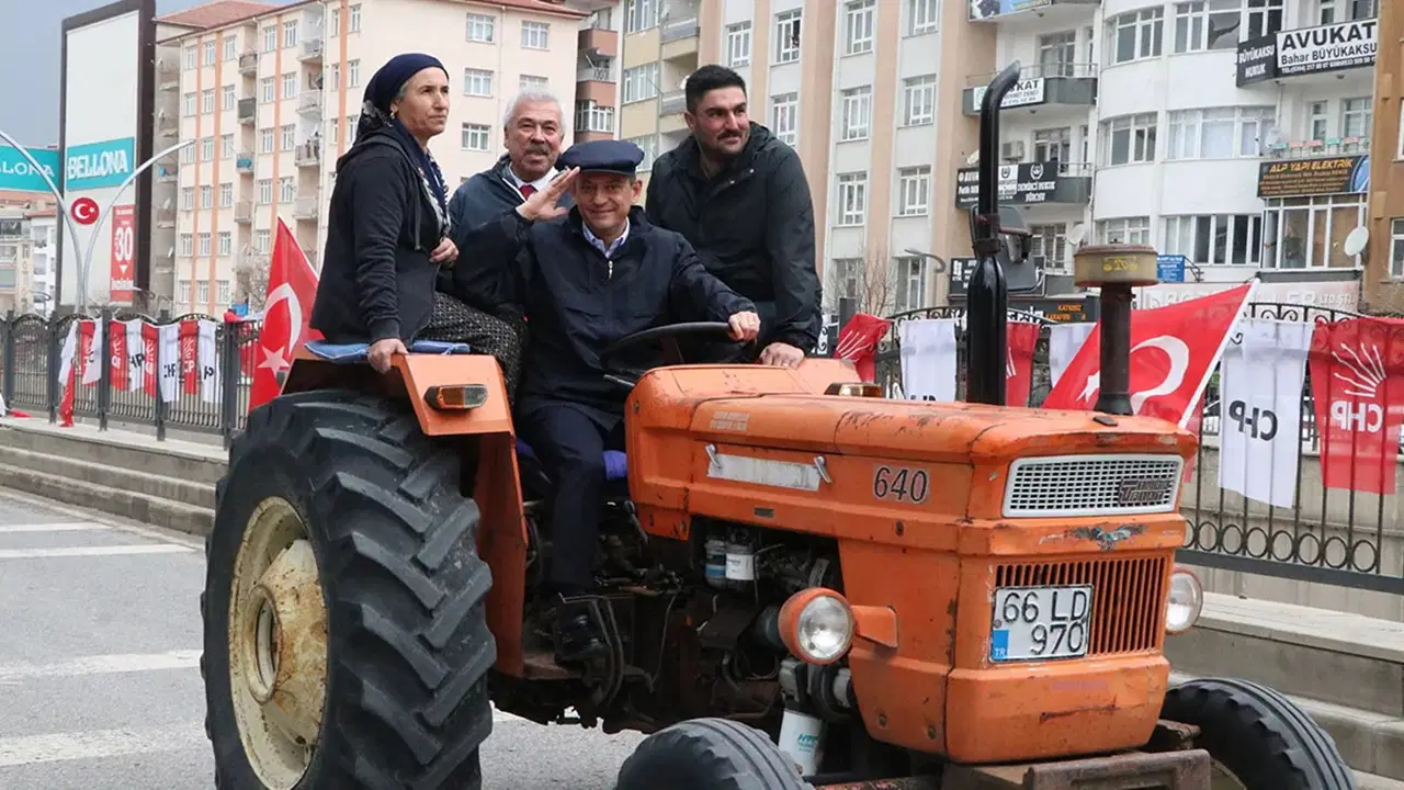 ozgur-ozelden-dunya-ciftciler-gunu-mesaji-ciftcimizi-yeniden-milletin-efendisi-yapacagiz-rNNnlTzi.jpg