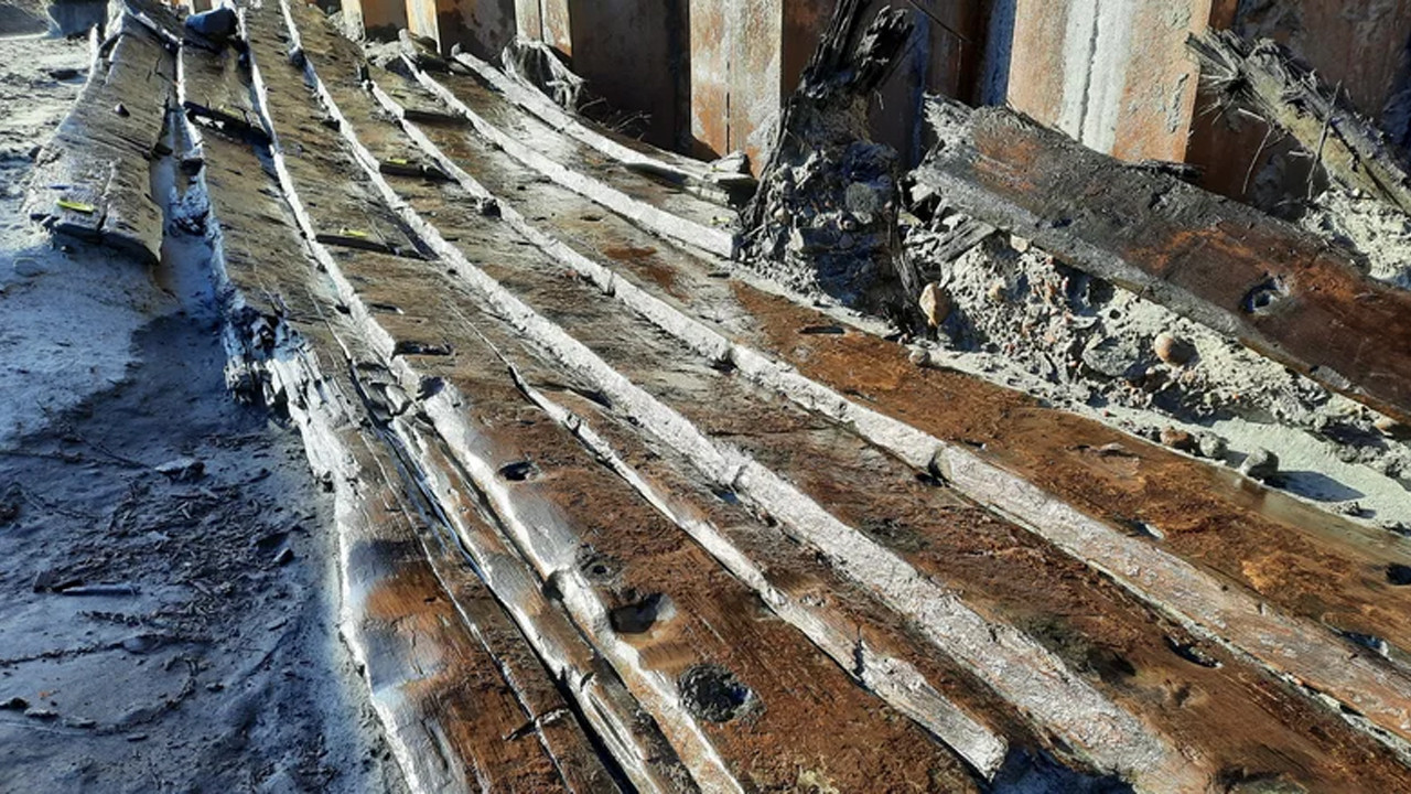 raylarin-altinda-sakli-tarih-6-gemi-enkazi-ayni-anda-bulundu-4X7YKg6j.jpg