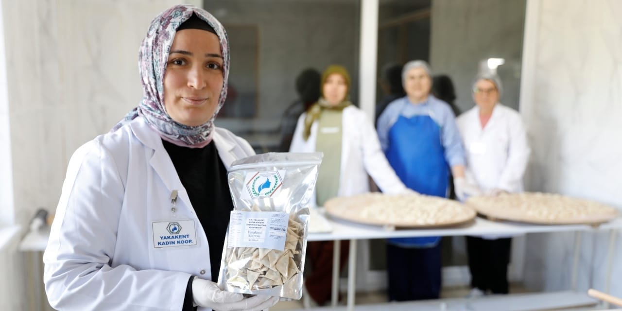 sadece-5-kadin-tek-tek-elleriyle-yapiyor-gunde-30-kilo-uretip-avrupaya-satiyorlar-uaer2C4m.jpg