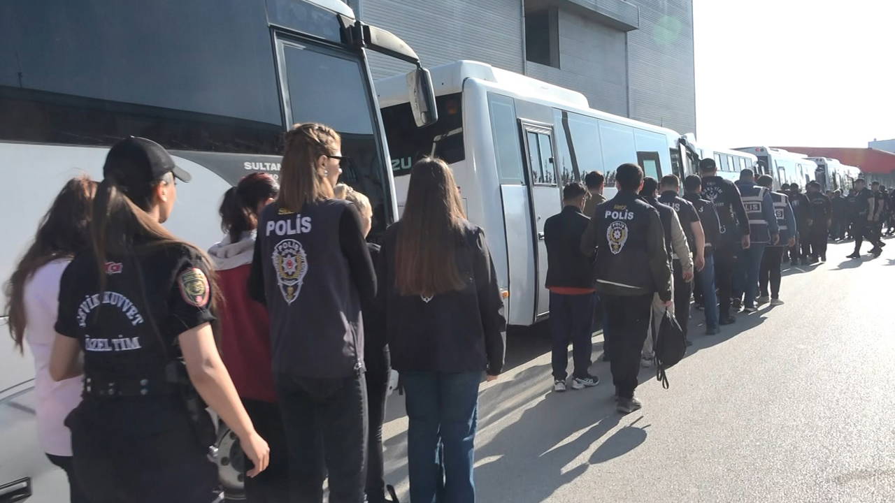 sahte-arac-kiralama-dolandiriciligi-78-supheli-adliyede-8NviFkgI.jpg