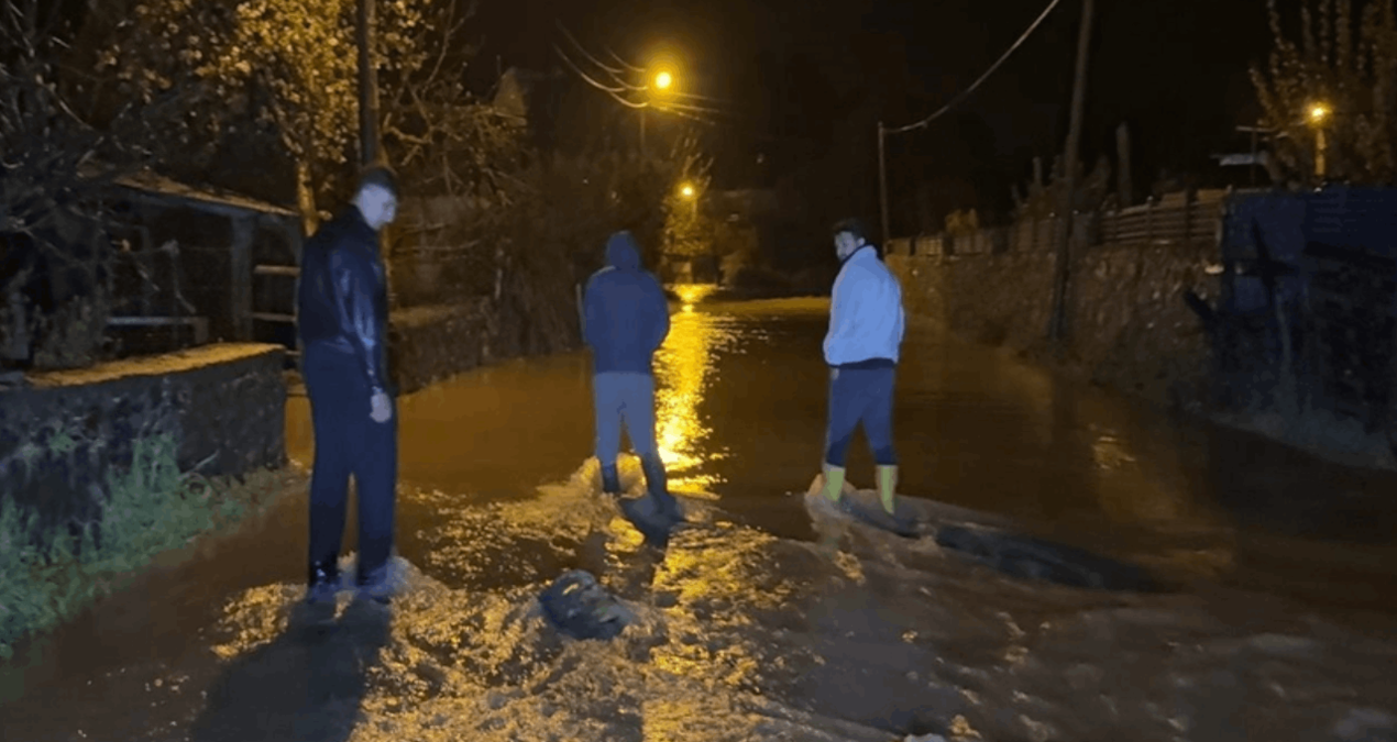Sakarya’da sağanak; dere taştı, mahalleyi su bastı