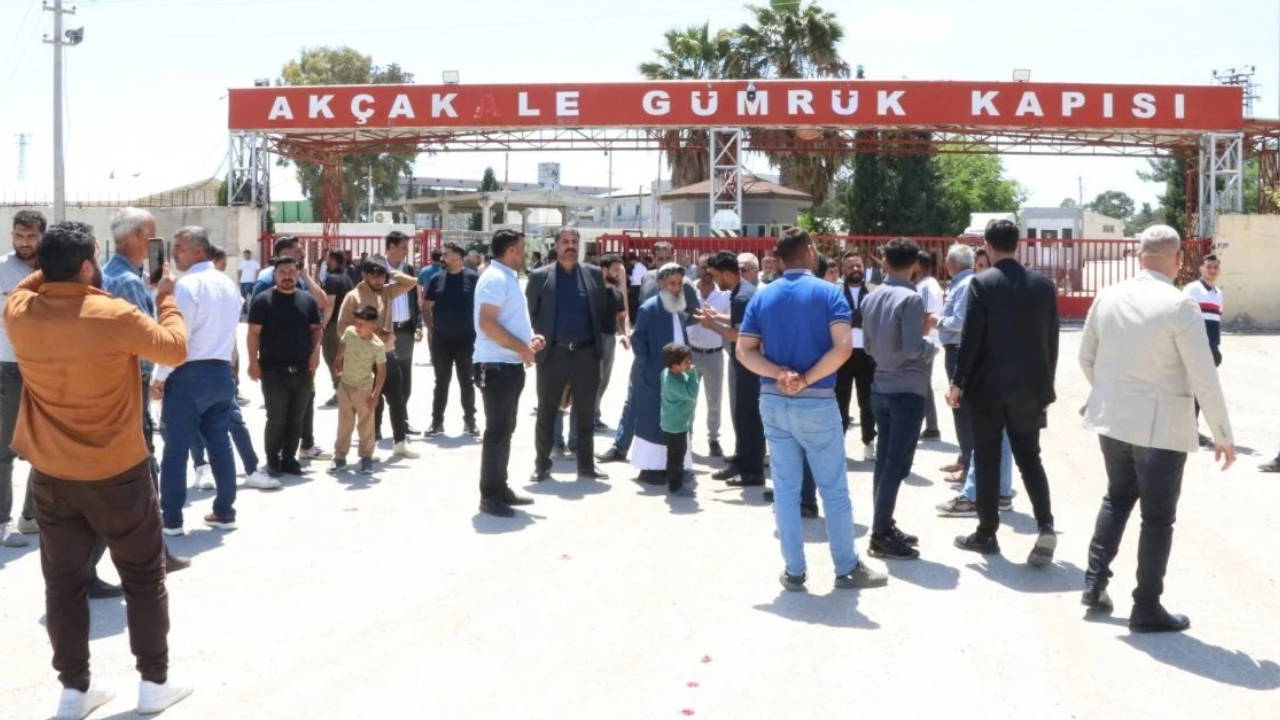 sanliurfa-valiligi-acikladi-suriyeye-pasaport-ile-giris-ve-cikis-islemleri-basliyor-OUEmc3nr.jpg