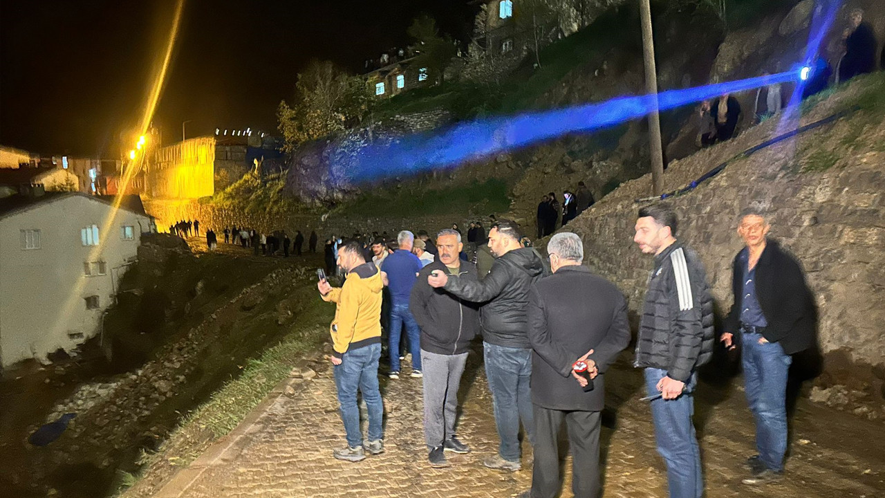 sokaklar-nehre-dondu-sular-onune-ne-katiysa-alip-goturdu-sirnakta-sel-felaketi-OGzpupRp.jpg