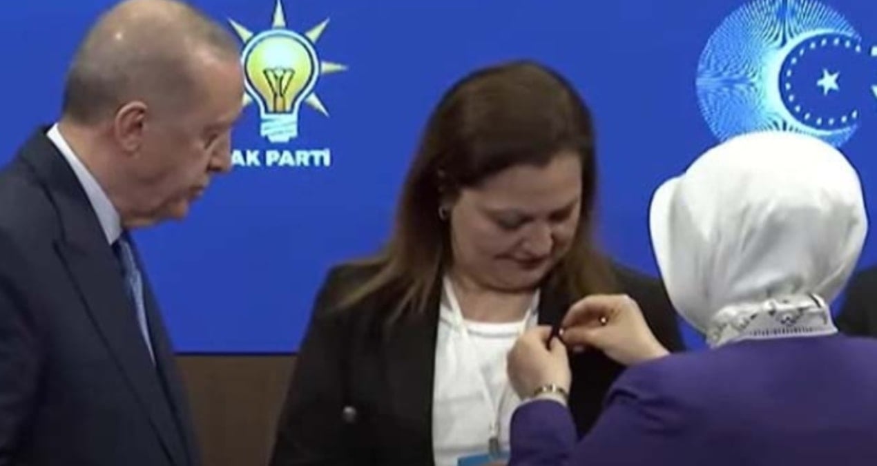 son-dakika-erdogan-duyurdu-burcu-koksal-akpye-katildi-yL1ZH13W.jpg