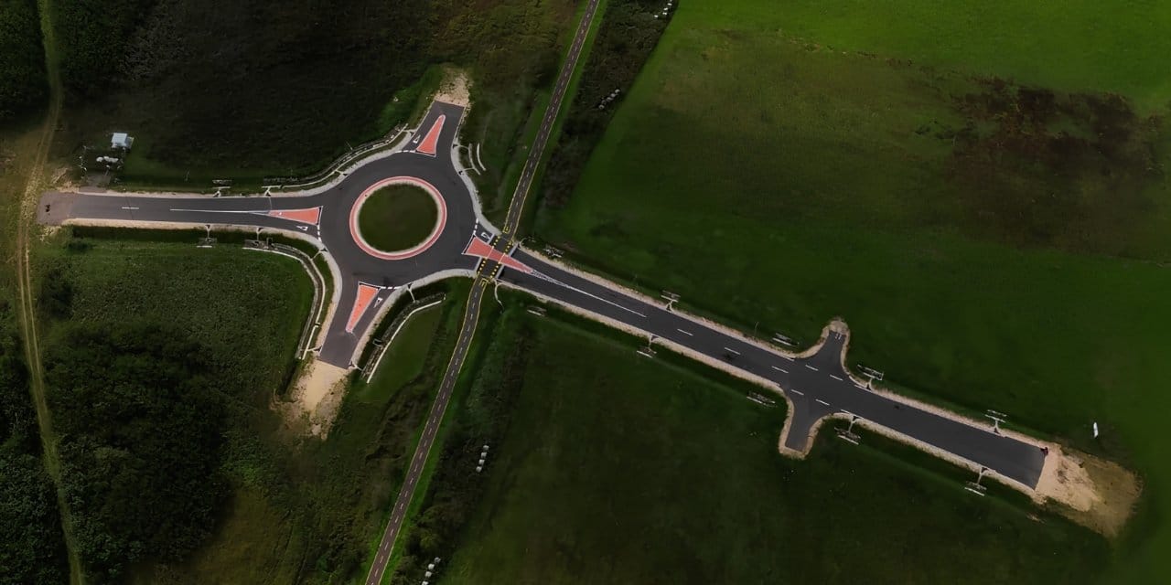 tarlanin-ortasinda-tek-basina-125-milyon-euro-harcadilar-ama-yolu-yok-6sDkvAuC.jpg