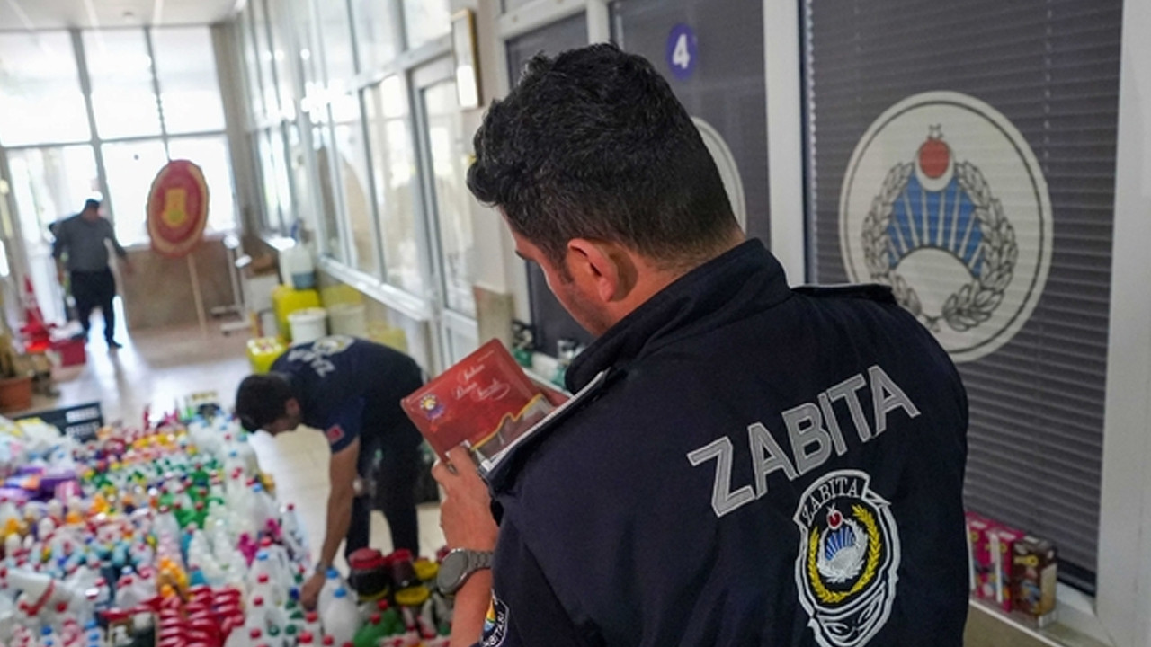 tarsusta-dev-denetim-6-bin-167-sagliksiz-urune-el-konuldu-ff6RhTEW.jpg