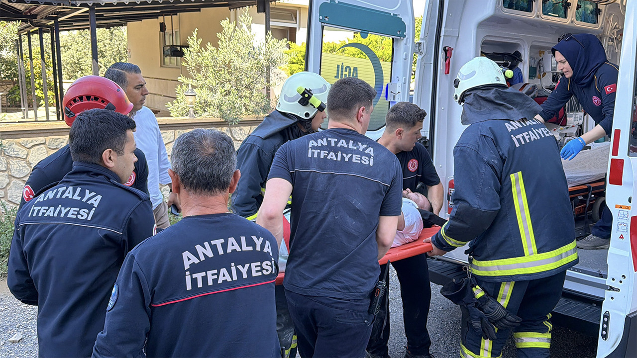 tavan-uzerlerine-coktu-faciadan-donuldu-4CyVpJOI.jpg