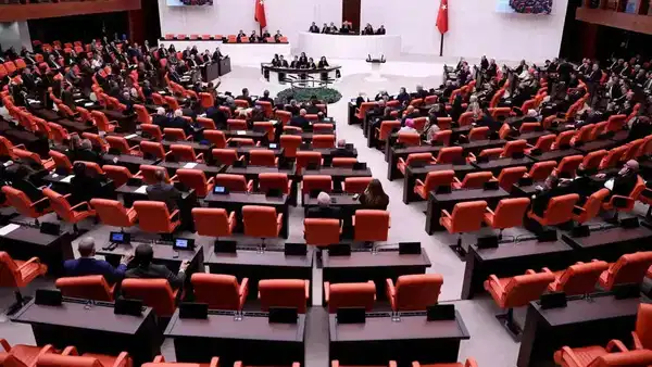 tbmmde-surec-oturumu-yeter-sayi-yoklugu-nedeniyle-kapandi-fyRzUbwq.jpg
