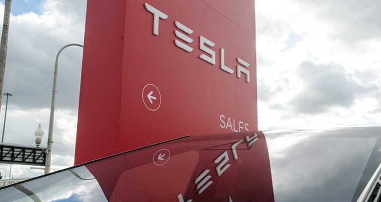 tesla-sahiplerini-uzecek-haber-fiyatlar-artti-Fdr8FBAV.jpg