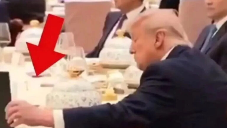 trump-cin-lideri-sinin-defterini-karistirdi-mi-o-goruntuler-sok-etkisi-yaratmisti-ZSlaclin.jpg