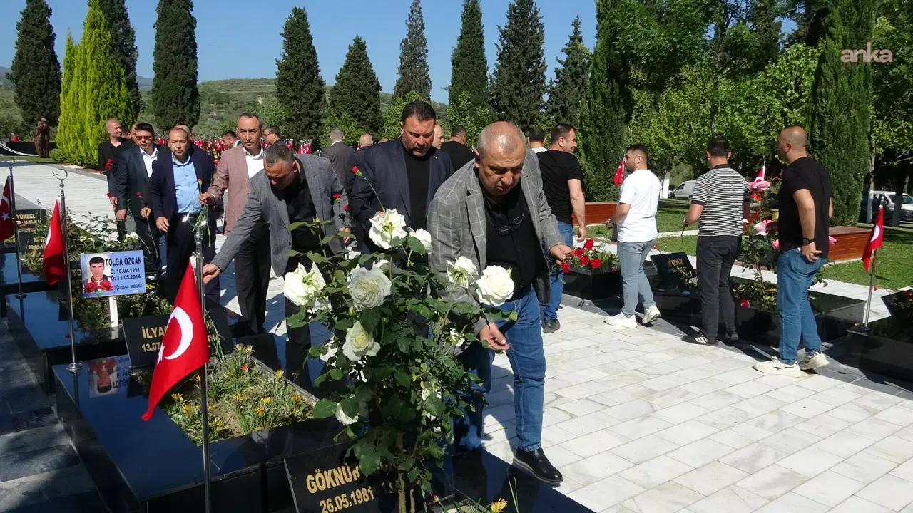 turkiye-maden-iscileri-sendikasi-yoneticileri-somada-hayatini-kaybeden-madencileri-andi-Gh1jKF6L.jpg