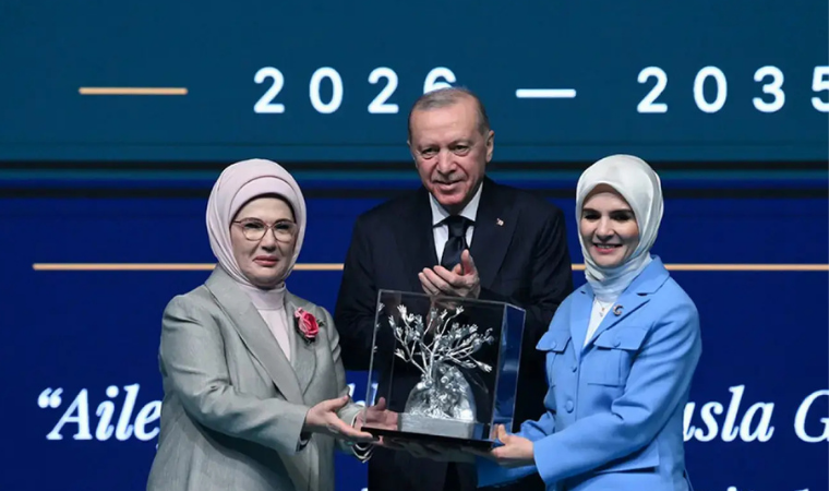 turkiye-saglik-is-baskani-toy-aile-ve-nufus-on-yilina-iliskin-konustu-emekcinin-hakkini-guclendiren-J8EBqj3u.png