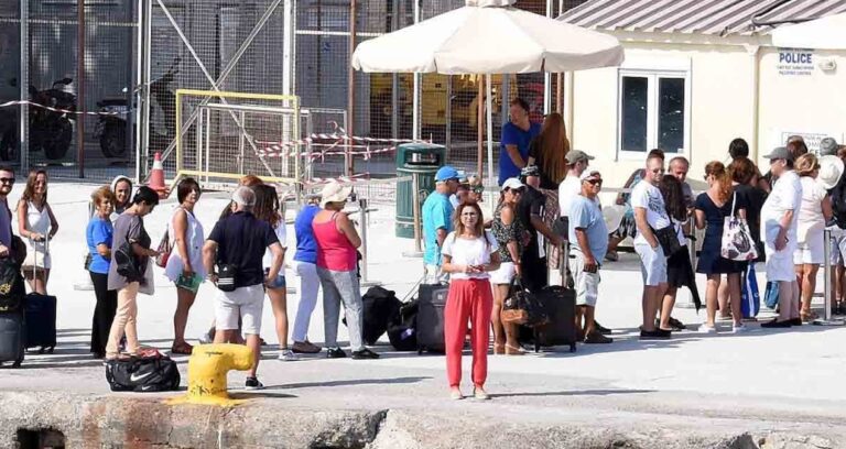 turkler-akin-ediyordu-cok-turist-gelmesin-diye-kisitlama-getirdiler-k3QngPq9.jpg