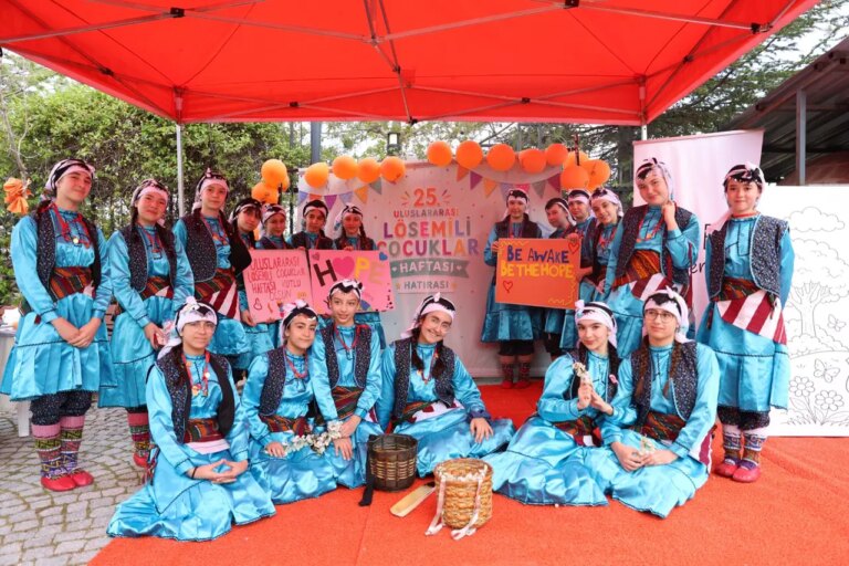 uluslararasi-losemili-cocuklar-haftasi-devam-ediyor-losemili-cocuklar-koyunde-festival-havasinda-kutlama-UCRyfzyX.jpg