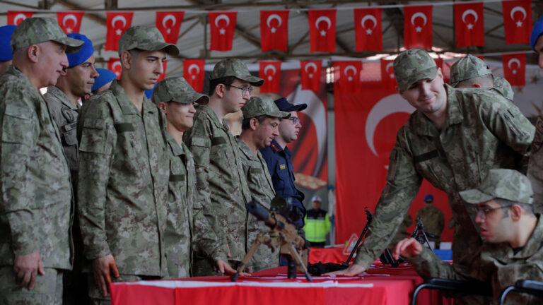 uniformayi-giyip-yemin-ettiler-engelli-genclerin-askerlik-hayali-gercek-oldu-h9nK45y2.jpg