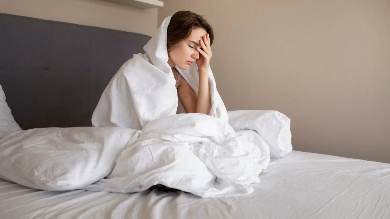 uykusuzlugun-izi-5-dakikada-siliniyor-goz-alti-torbalarini-ve-morluklari-yok-eden-soguk-yesil-CMVPJMG4.jpg