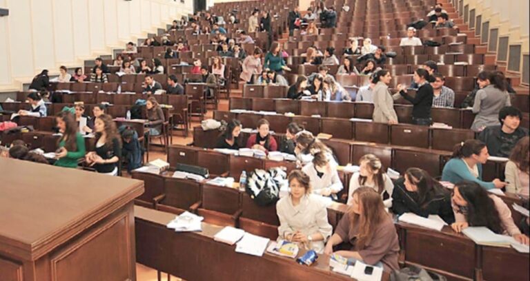 vakif-universiteleri-turk-ogrencilere-yabancilardan-53-kat-daha-pahali-g5JMkri8.jpg