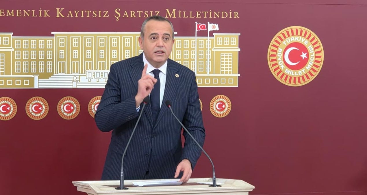 yaptigi-paylasim-akpye-gecis-olarak-yorumlandi-gercek-bambaska-cikti-kBnPkPN1.jpg